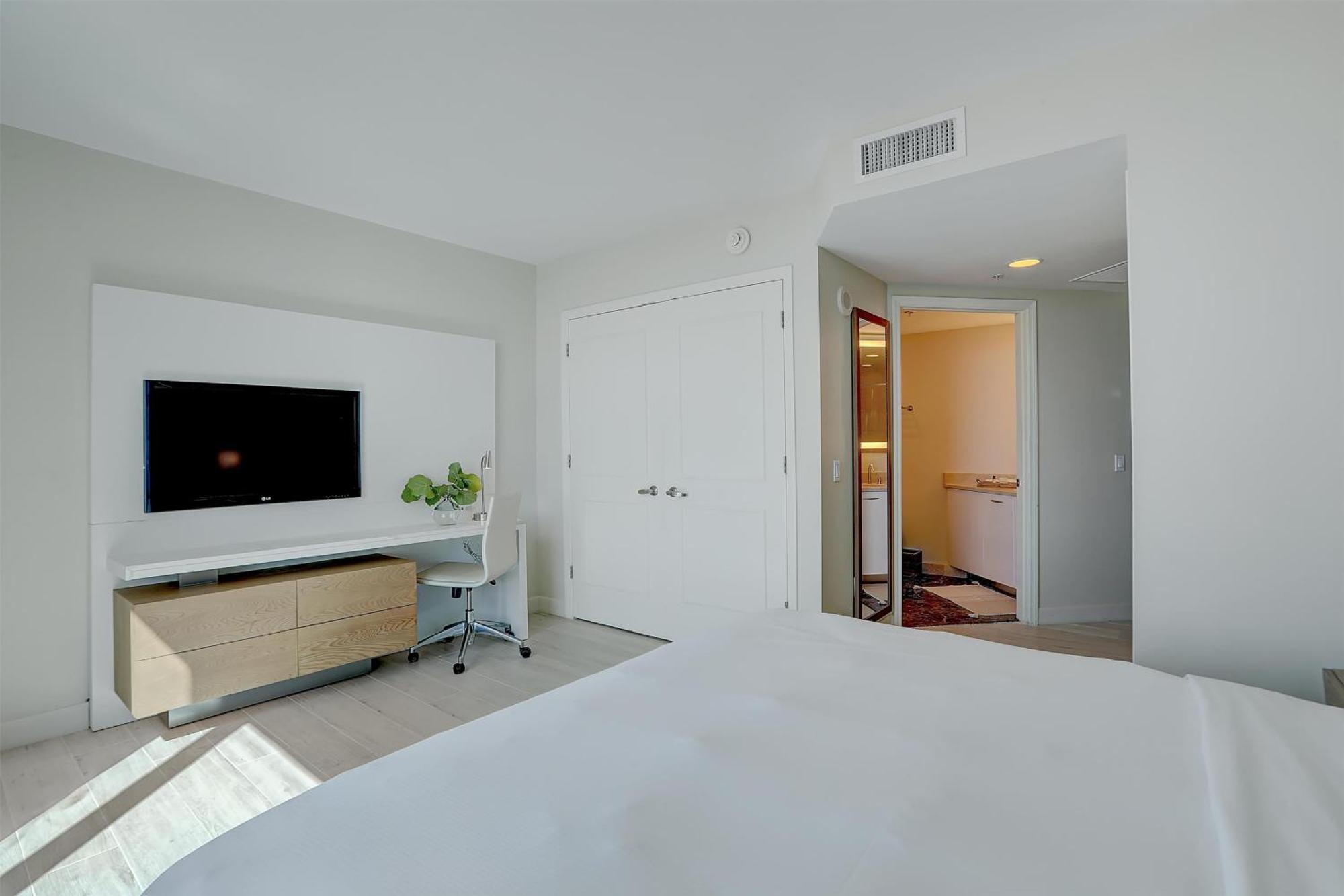 Resort House Lauderdale, A Hilton 4*